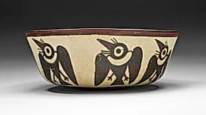 Bowl Depicting Vencejo Birds by Nasca