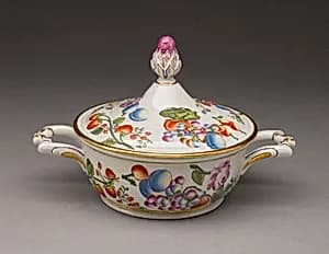 Covered Bowl by Du Paquier Porcelain Manufactory
