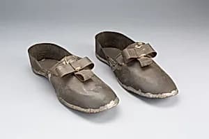 Men's Shoes (Anniversary Tin) by Artist unknown