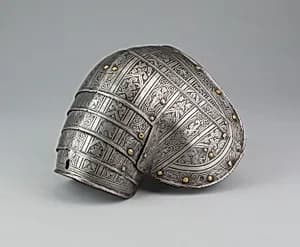 Right Pauldron by Unknown
