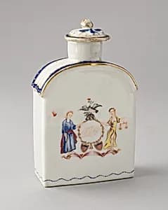 Tea caddy with cover by Chinese export porcelain
