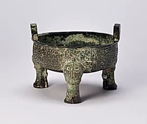 Tripod Cauldron (Ding) by Unknown