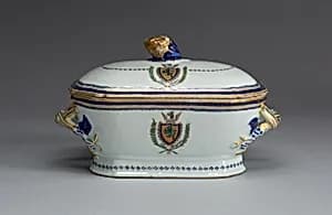 Tureen with Cover by Chinese export porcelain