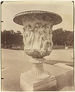 Versailles, Vase by Jean-Eugène-Auguste Atget