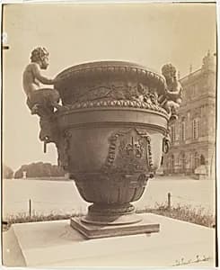 Versailles, Vase par Ballin by Jean-Eugène-Auguste Atget