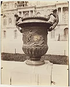 Versailles, Vase par Ballin by Jean-Eugène-Auguste Atget