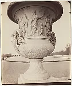 Versailles, Vase par Tuby by Jean-Eugène-Auguste Atget