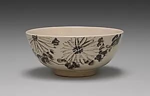 Bowl with Chrysanthemums by Seifū Yohei IV (Japanese, 1872–1951)