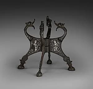 Dragon-headed Stand by Unknown Artist