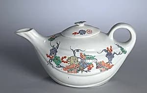 Teapot by Chantilly Porcelain Factory (French)