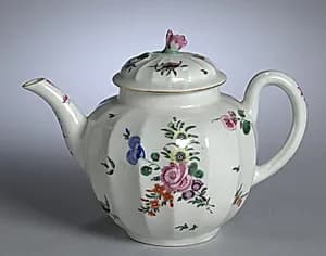 Teapot by Worcester Porcelain Factory (British, established 1751)