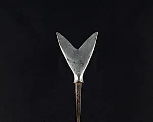 Arrowhead (<i>Yanone</i>) by Unknown Artist