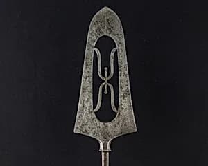 Arrowhead (<i>Yanone</i>) by Unknown Artist
