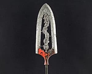 Arrowhead (<i>Yanone</i>) by Unknown Artist