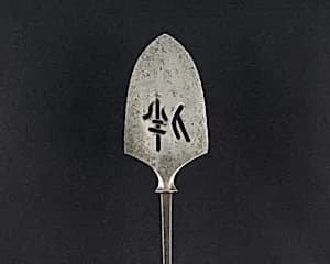 Arrowhead (<i>Yanone</i>) by Unknown Artist