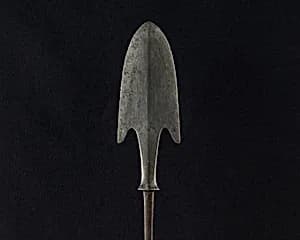Arrowhead (<i>Yanone</i>) by Unknown Artist