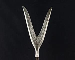 Arrowhead (<i>Yanone</i>) by Unknown Artist