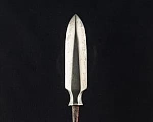 Arrowhead (<i>Yanone</i>) by Unknown Artist