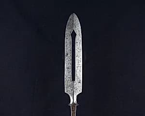 Arrowhead (<i>Yanone</i>) by Unknown Artist