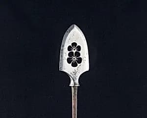 Arrowhead (<i>Yanone</i>) by Unknown Artist