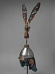 Helmet with Feather Crest (清 羽飾頭盔) by Unknown Artist