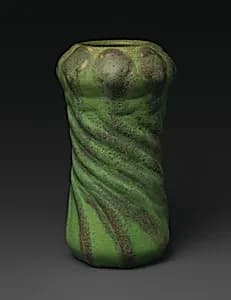 Vase with poppy seed pods