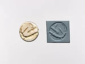 Discoid seal with convex back by Unknown Artist
