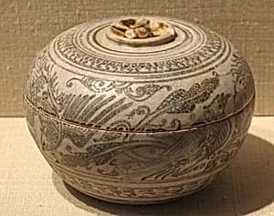 Covered Box with Design of Four Birds by Unknown Artist