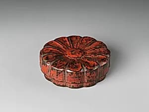 Incense box in shape of a chrysanthemum blossom by Unknown Artist