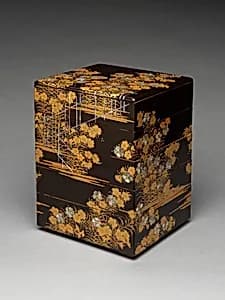 Five-tiered picnic box with design of wild pinks by Unknown Artist