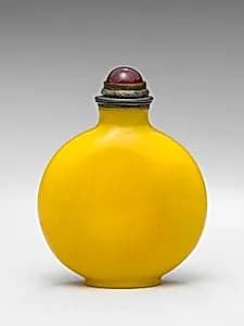 Snuff bottle with stopper by Unknown Artist