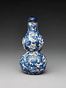 Snuff bottle in the shape of a gourd by Unknown Artist