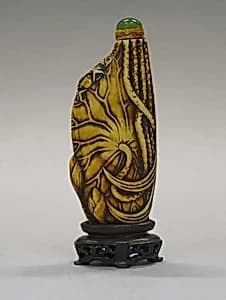 Snuff Bottle with Stopper by Unknown Artist