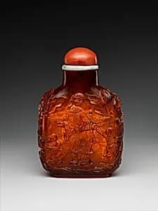 Snuff bottle with women and children in a garden by Unknown Artist