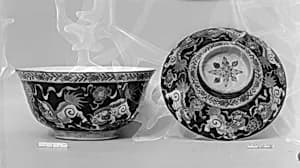 Covered bowl with lions by Unknown Artist