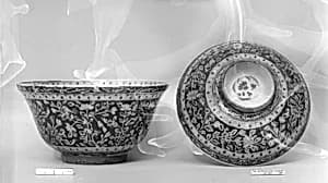Covered bowl with floral pattern by Unknown Artist
