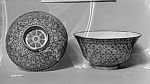 Covered bowl with floral pattern by Unknown Artist