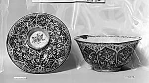 Covered bowl with floral pattern by Unknown Artist