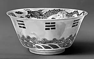 Bowl with dragons and eight trigrams by Unknown Artist