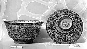Covered bowl with floral pattern by Unknown Artist