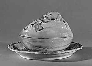 Tureen in the shape of a mellon with a squirrel by Unknown Artist