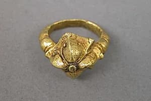 Ring with Domed Bezel of Foliate Shape by Unknown Artist