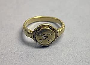 Ring with Scalloped-edge Bezel Simulating Lotus Pod by Unknown Artist