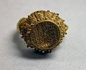 Stirrup-shaped Ring with Bezel with Diaper Design by Unknown Artist