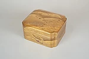 Box with Design of Cherry Blossoms at Mount Yoshino by Unknown Artist