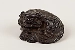 Netsuke of a Seated Shishi by Nanyō
