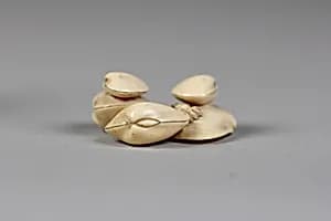 Netsuke of Clam Shells by Garaku