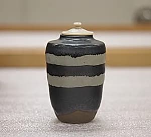 Tea jar by Nonomura Ninsei