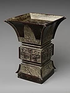 Square vase with archaic-style motifs (fangzun) by Unknown Artist