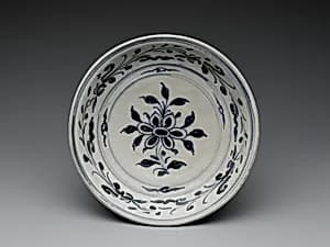 Dish with six-petalled flower design and floral scroll on cavetto by Unknown Artist